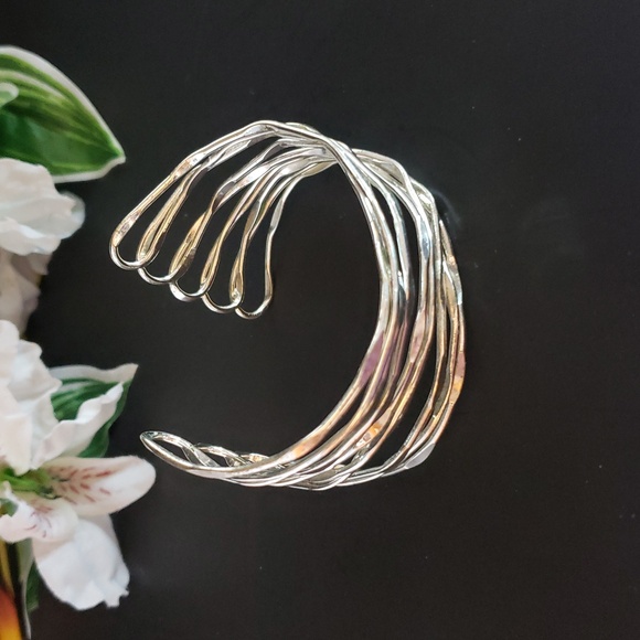 Elegant Silver-tone Women's Cuff Bracelet - Picture 1 of 11